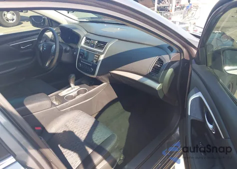 2016 Nissan Altima 2.5/2.5 S/2.5 Sl/2.5 Sr/2.5 Sv z USA, uszkodzony, nr VIN 1N4AL3AP1GN318074